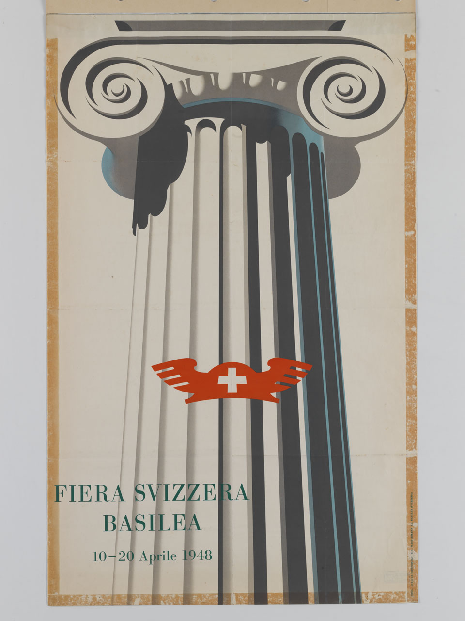 colonna scalanata con capitello di ordine ionico e marchio della Fiera Svizzera Basilea (manifesto) di Atelier Eidenbenz (sec. XX)