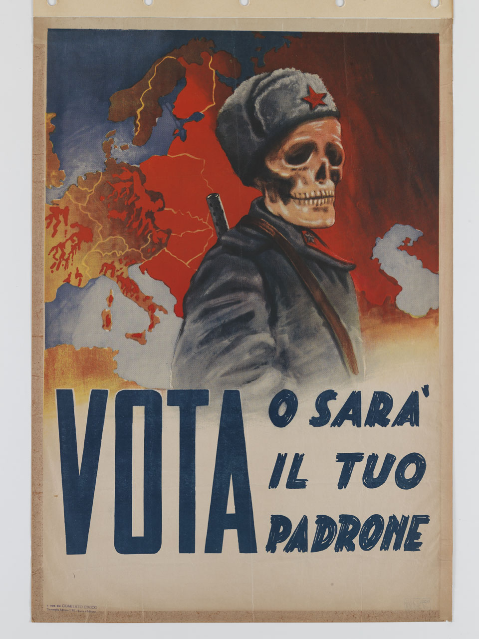 scheletro in uniforme sovietica sullo sfondo di una carta geografica dell'Europa (manifesto) - ambito italiano (sec. XX)