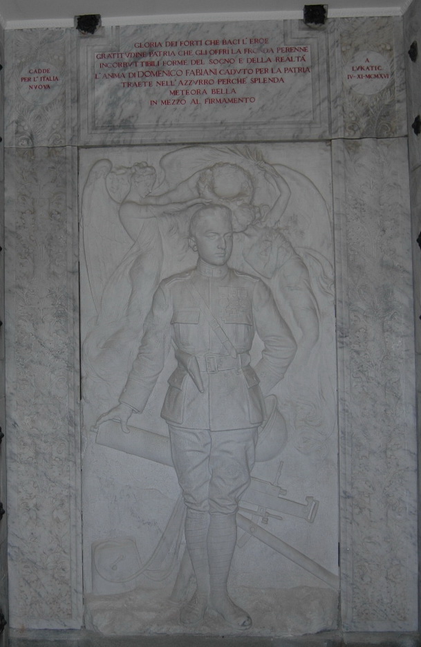 Ritratto di Domenico Fabiani e allegoria della Vittoria, figura di soldato: fante, figura di soldato con allegoria della Vittoria (monumento ai caduti - a lapide) - ambito umbro (sec. XX)