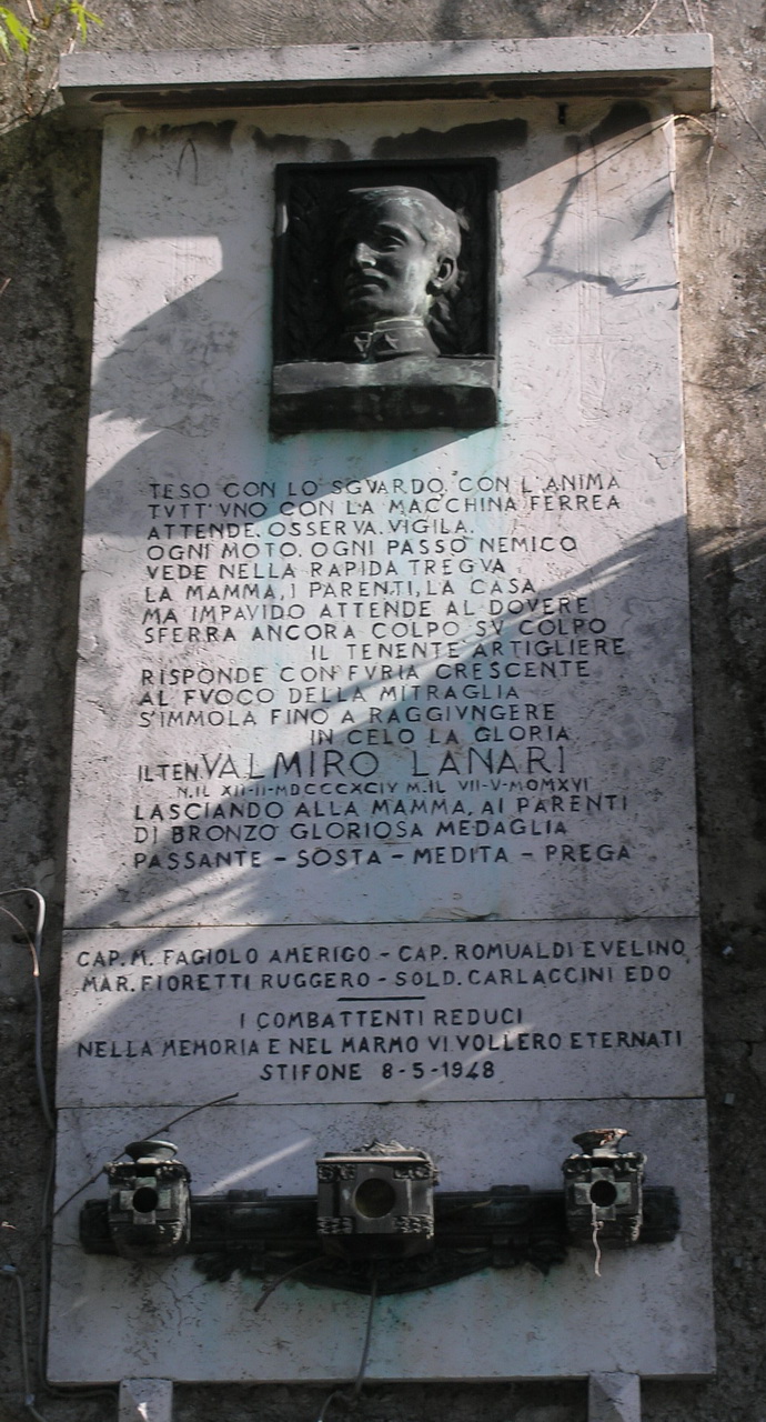 ritratto del tenente Valmiro Lanari (monumento ai caduti - a lapide) - ambito umbro (meta' sec. XX)