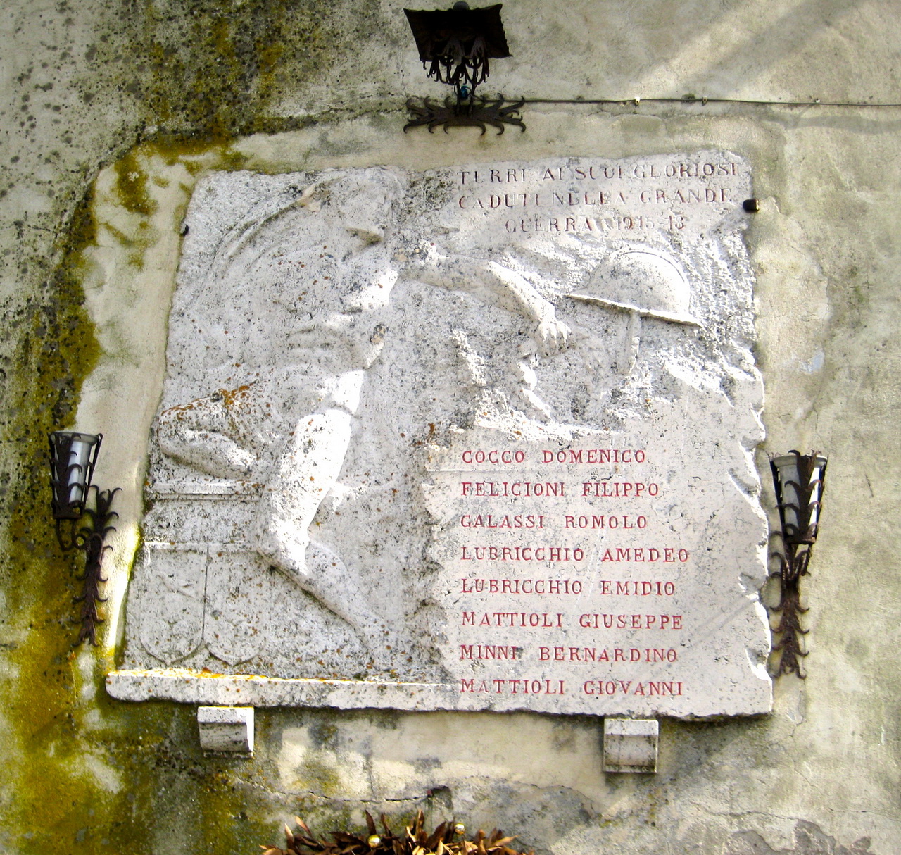 allegoria del sacrificio del soldato per la Patria (monumento ai caduti - a lapide) - ambito umbro (primo quarto sec. XX)
