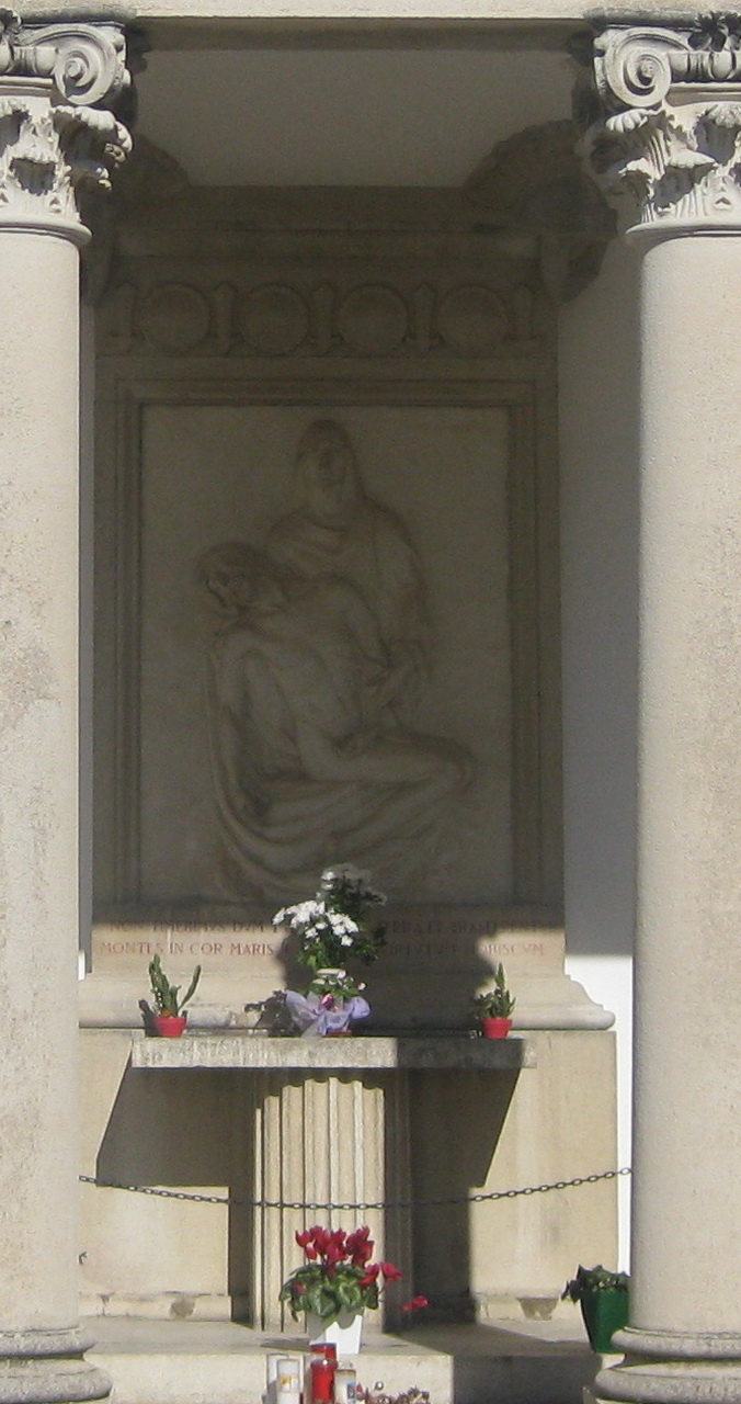 Monumento ai caduti della prima guerra mondiale di Rignano, Pietà (monumento ai caduti - ad ara) - ambito umbro (secondo quarto sec. XX)