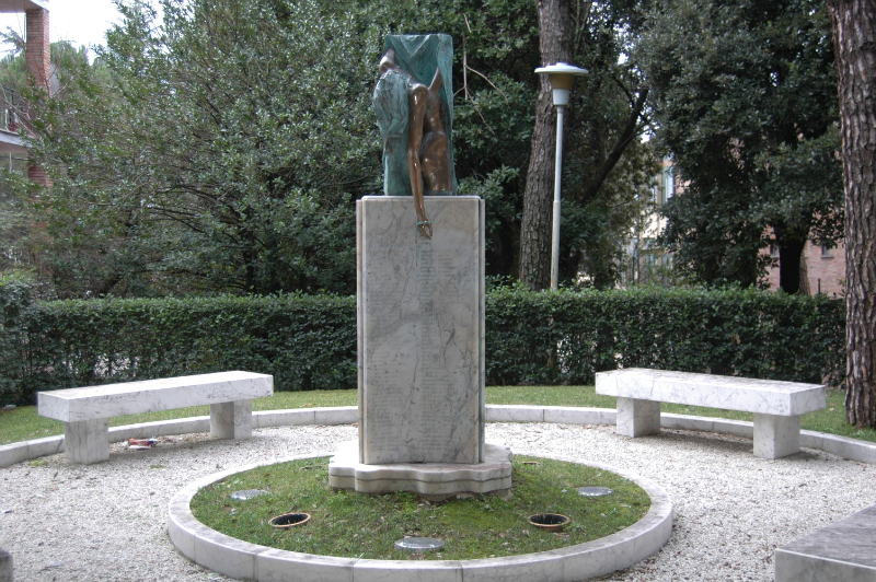 allegoria del sacrificio del soldato per la Patria (monumento ai caduti - a cippo) - ambito umbro (sec. XXI)