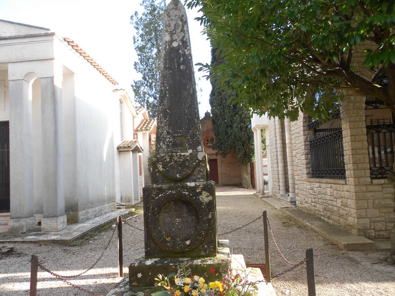 monumento ai caduti - ad obelisco, opera isolata - ambito Italia centrale (primo quarto sec. XX)