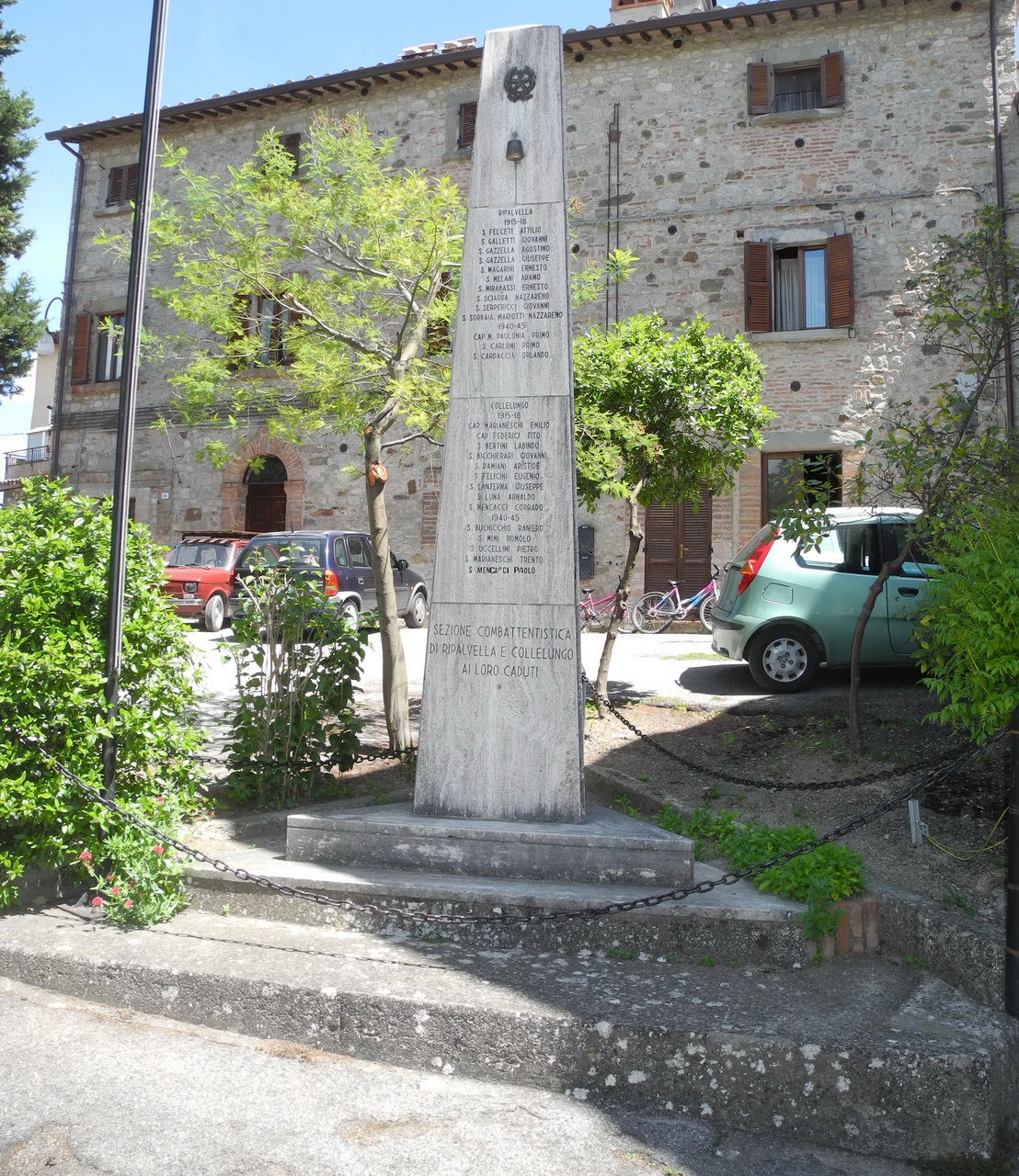 soggetto assente (monumento ai caduti - ad obelisco, opera isolata) - ambito Italia centrale (sec. XX)