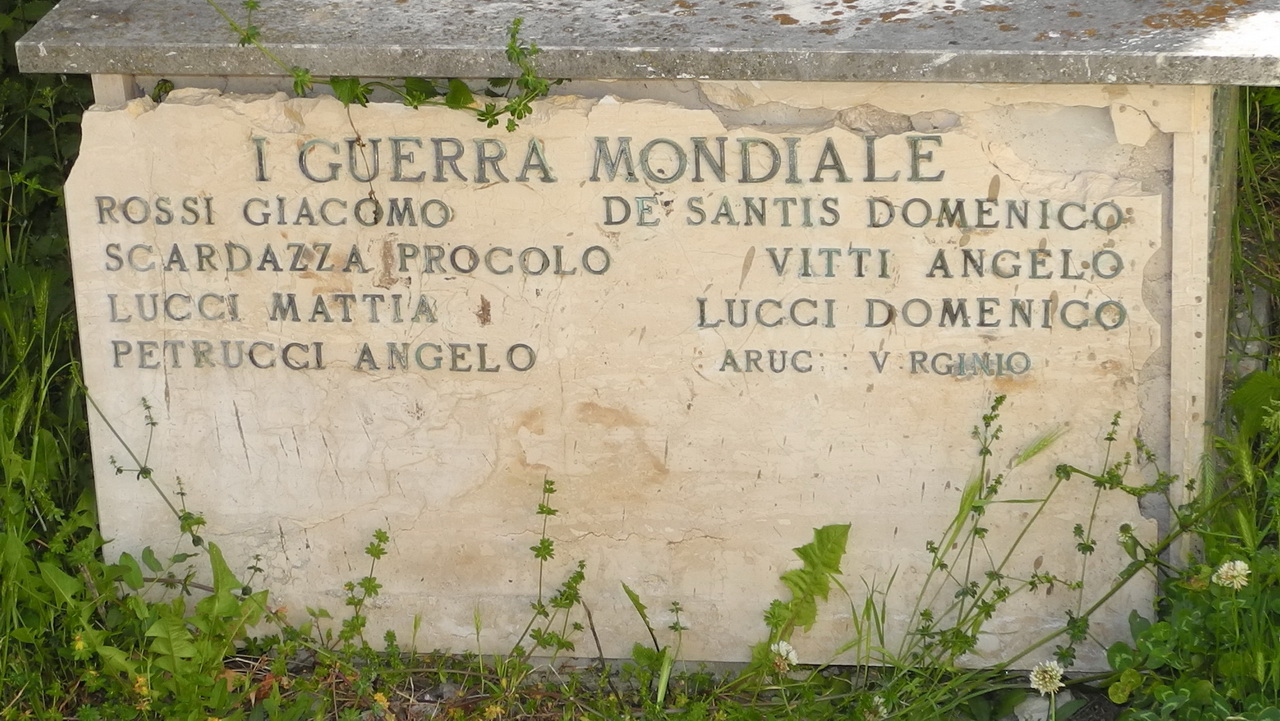 allegoria della Vittoria come donna vestita all'antica (monumento ai caduti - a cippo, opera isolata) - ambito Italia centrale (sec. XX)