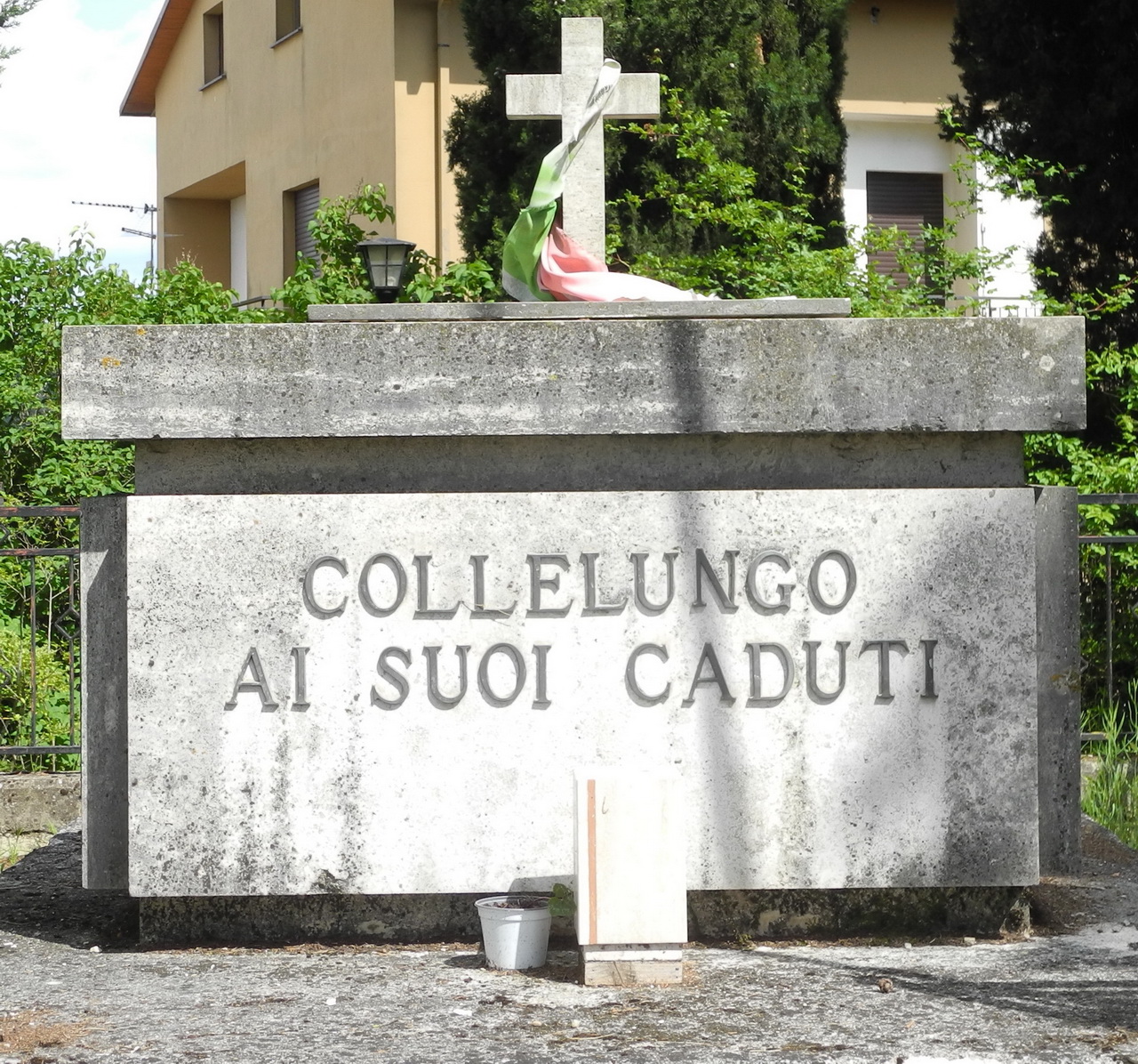 soggetto assente (monumento ai caduti - ad ara, opera isolata) - ambito Italia centrale (sec. XX)