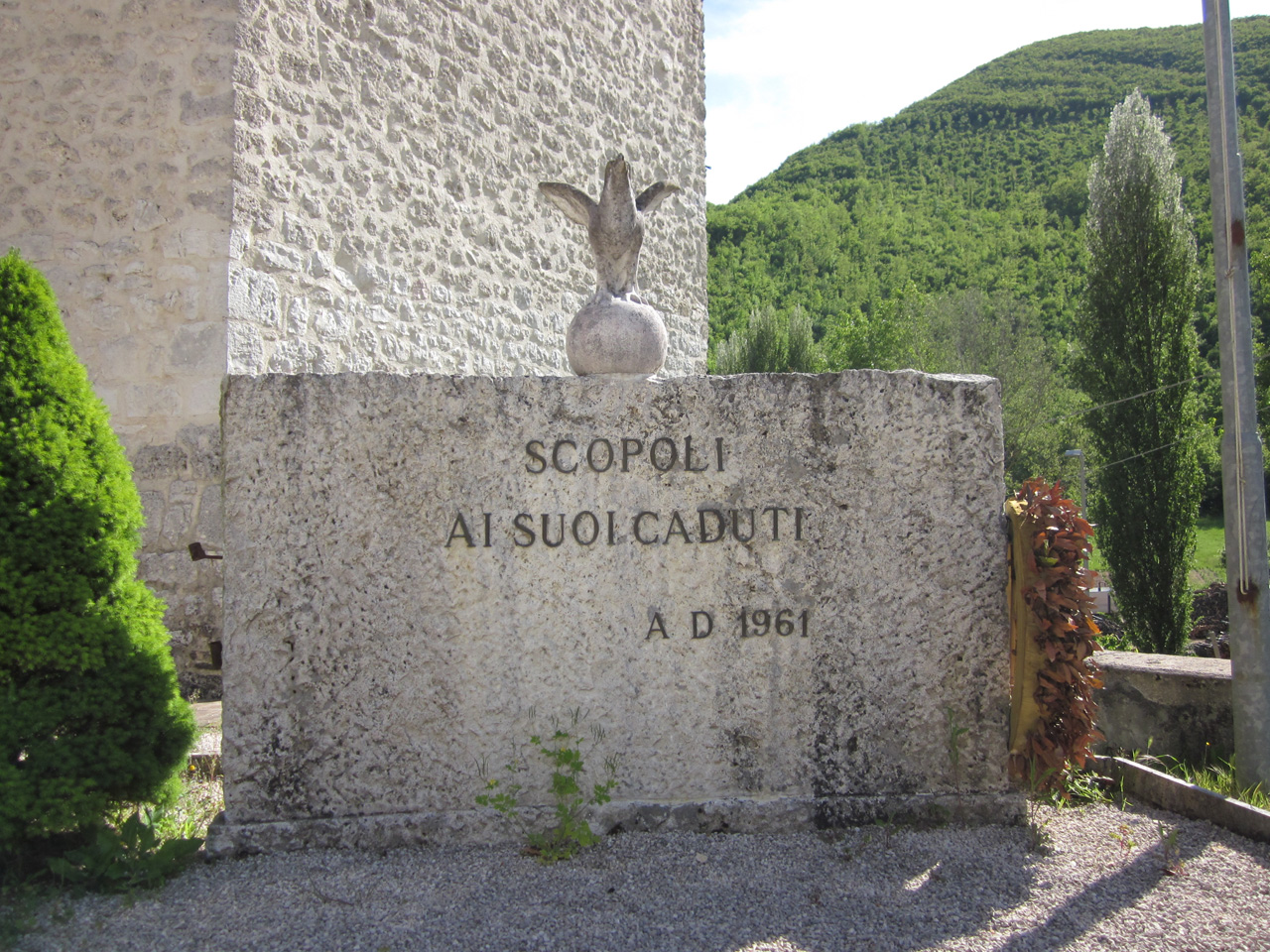 aquila sul globo (monumento ai caduti) - ambito italiano (sec. XX)