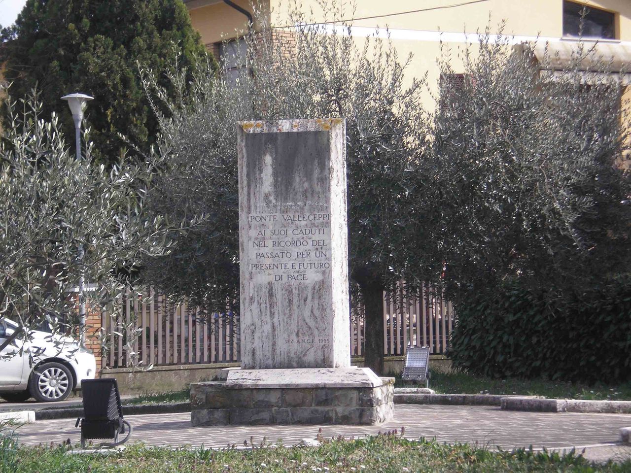 soggetto assente (monumento ai caduti - a stele) - ambito umbro (sec. XX)