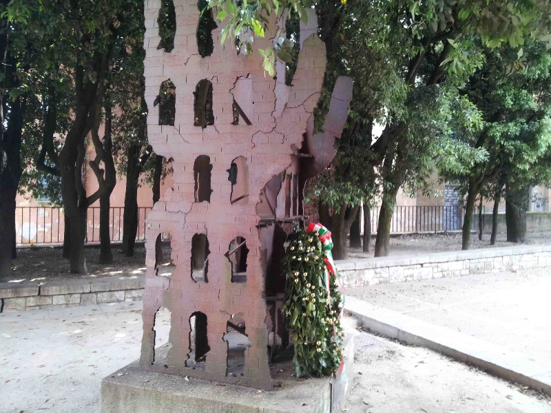 monumento ai caduti di Pecchioli Vittorio (sec. XX)