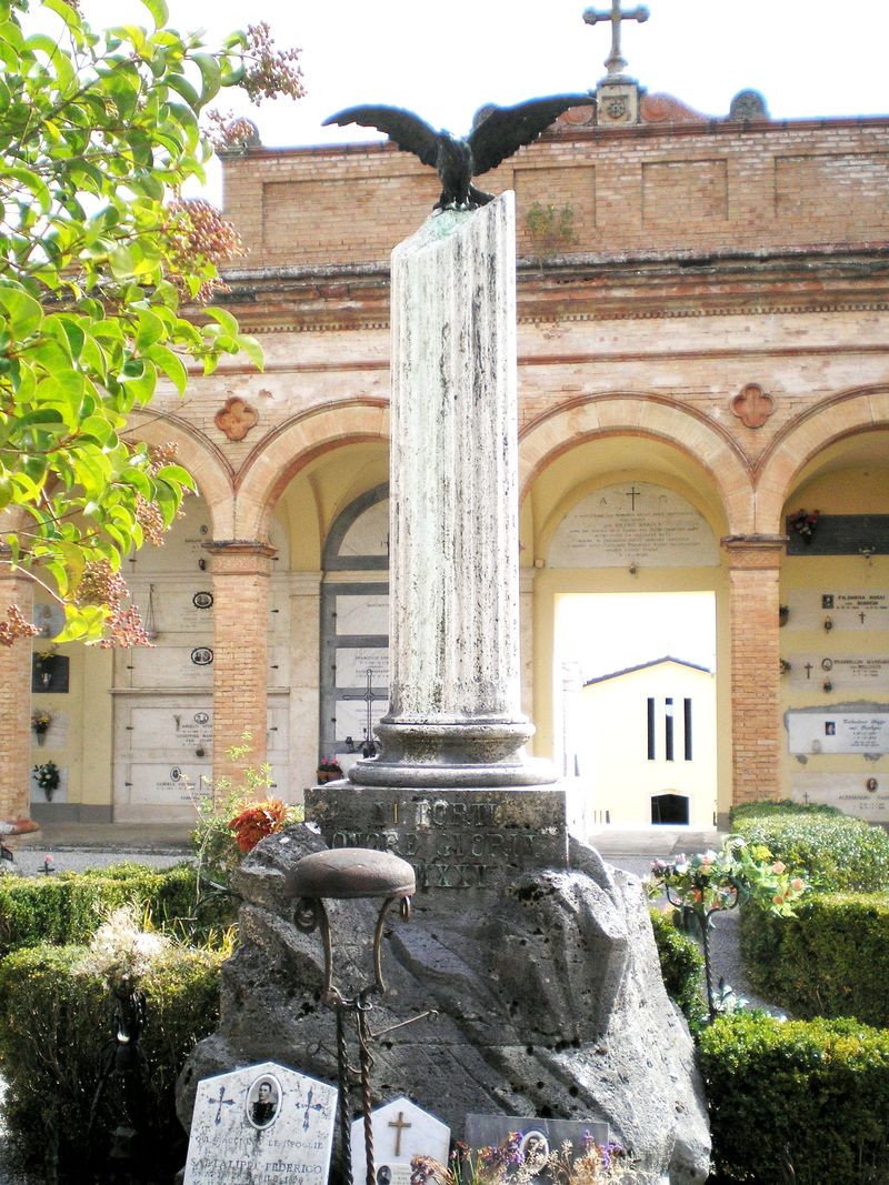 allegoria della Vittoria (monumento ai caduti - a colonna spezzata) - ambito umbro (sec. XX)