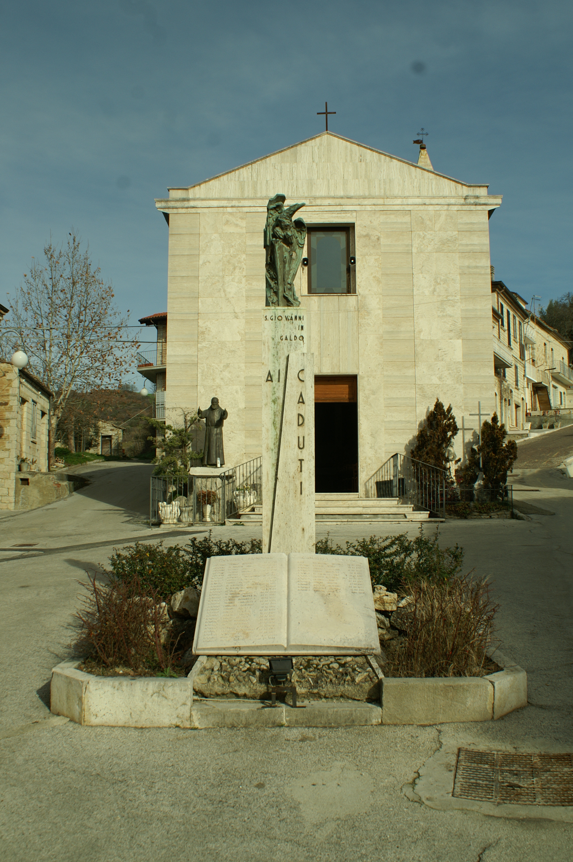 allegoria della Vittoria come aquila (monumento ai caduti - a colonna, insieme) - bottega Italia centro-meridionale (terzo quarto XX)