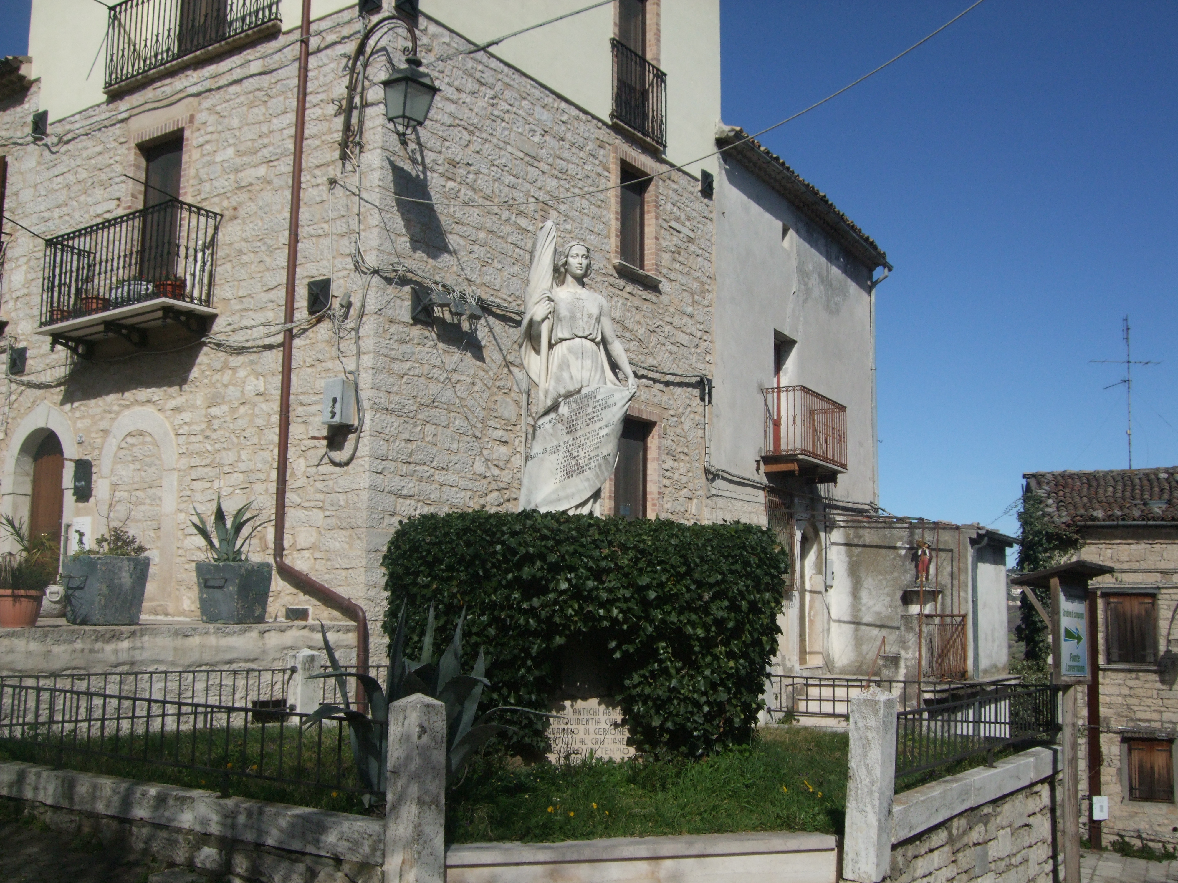 allegoria della Patria (monumento ai caduti - a cippo, insieme) di Balderi Antonio (terzo quarto XX)