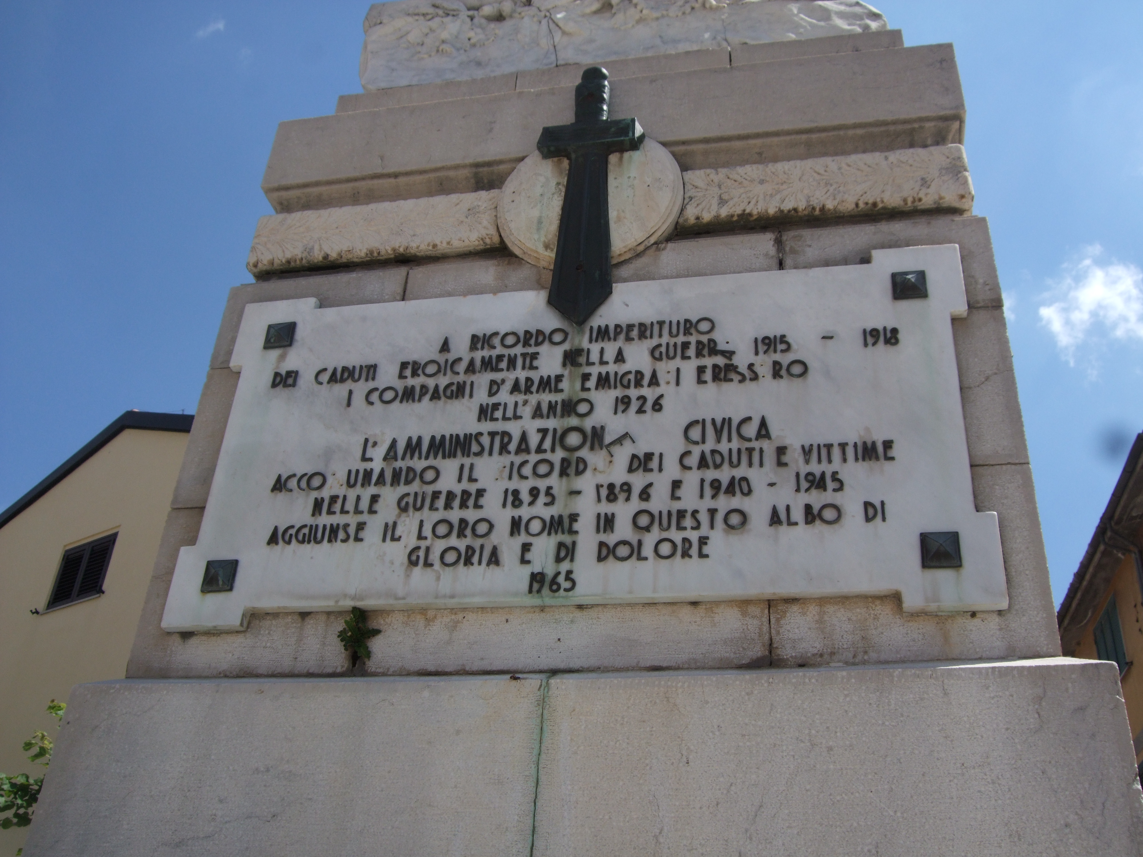 allegoria della morte del soldato (monumento ai caduti - a cippo, opera isolata) di Ciocchetti Giuseppe (secondo quarto sec. XX)