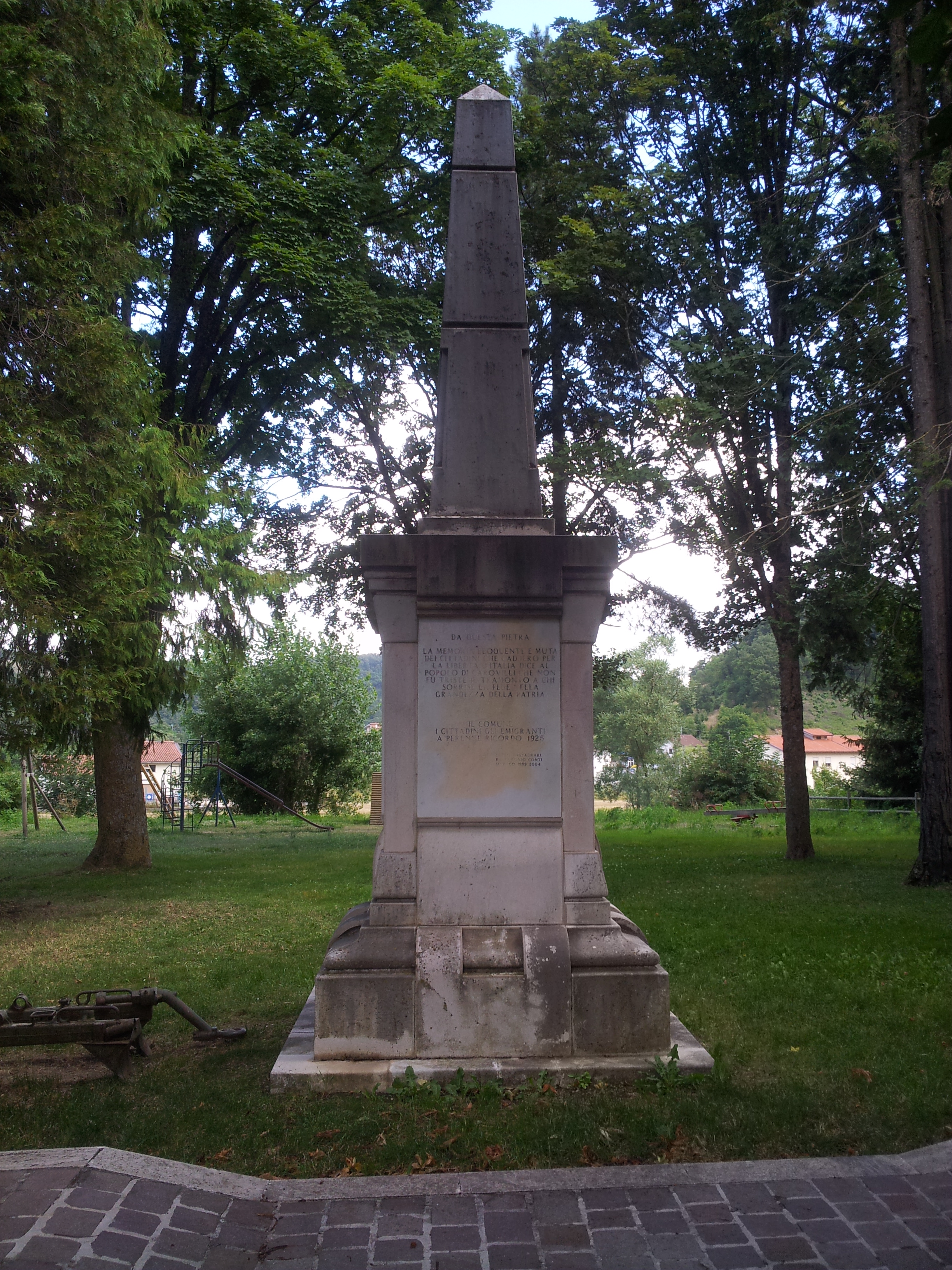 monumento ai caduti - ad obelisco, insieme - bottega molisana (Secc. XX - XXI)