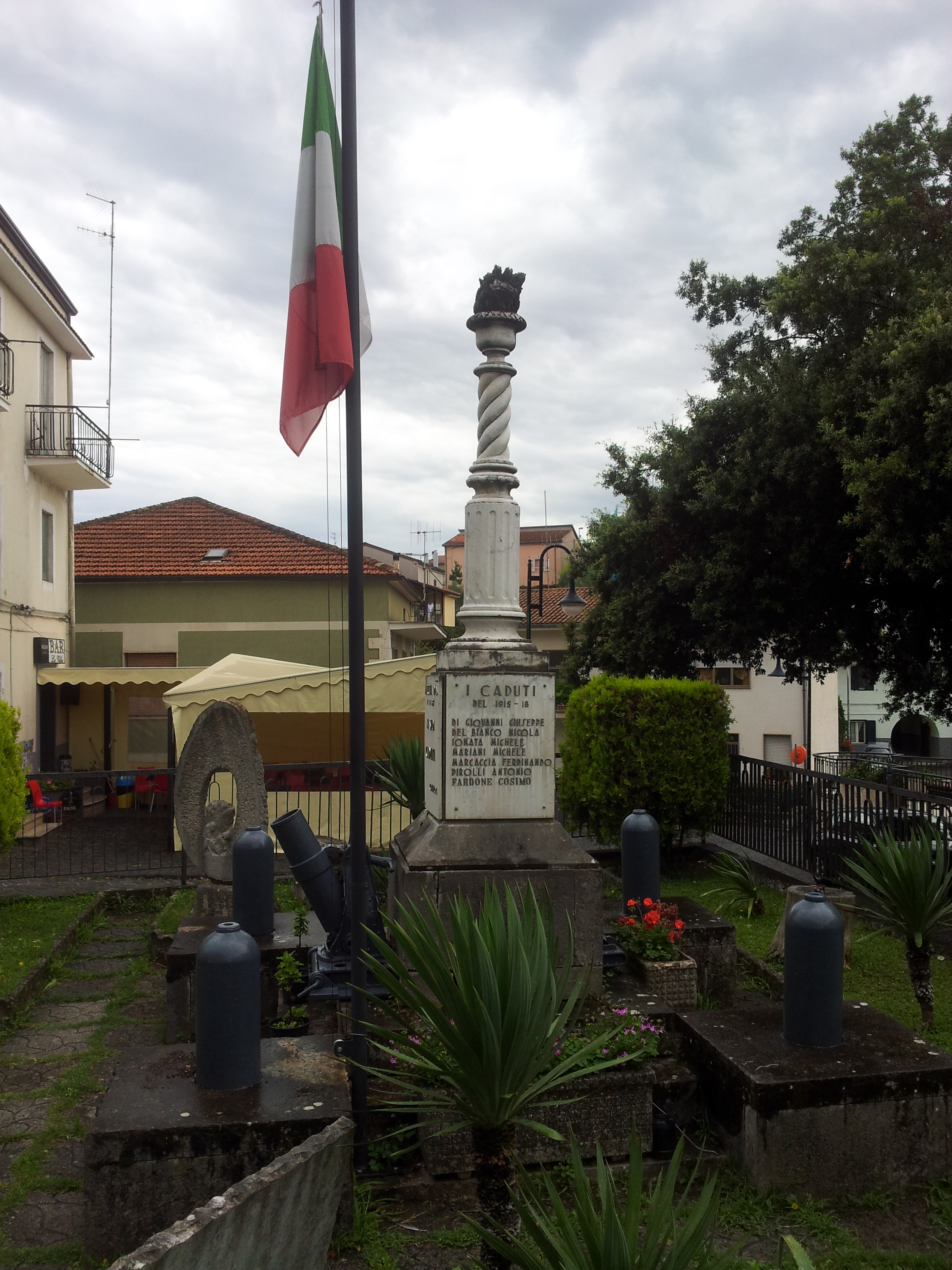 fiamma (monumento ai caduti - a colonna, insieme) - bottega molisana (Sec. XX)