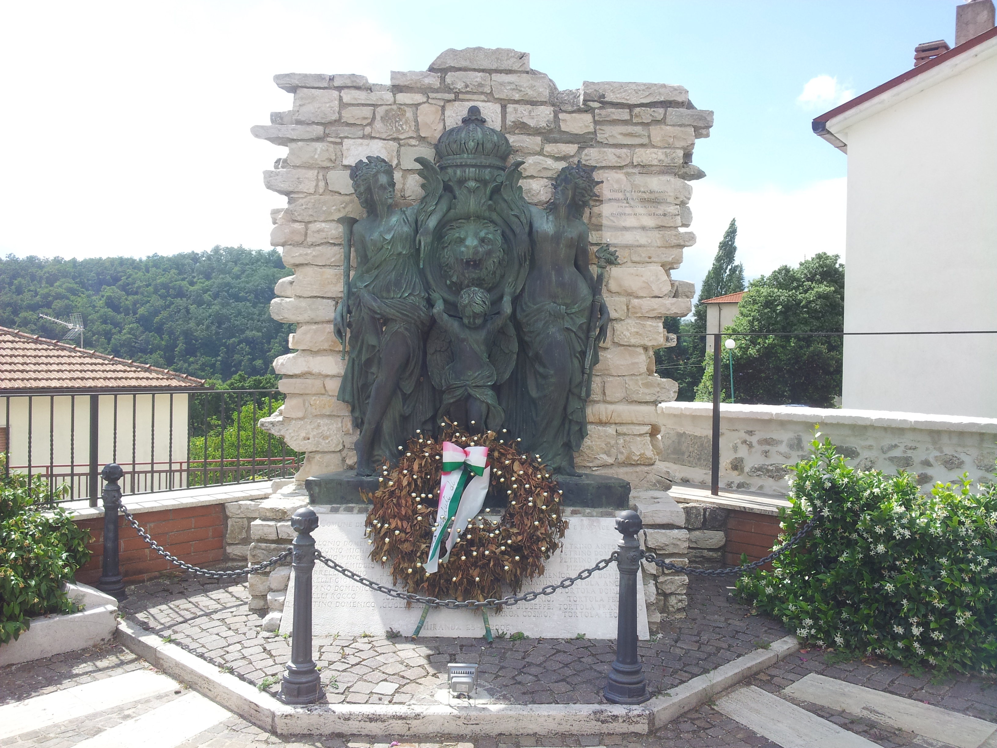 Allegoria della Patria, Allegoria della Vittoria (monumento ai caduti, insieme) - bottega molisana (Sec. XXI)