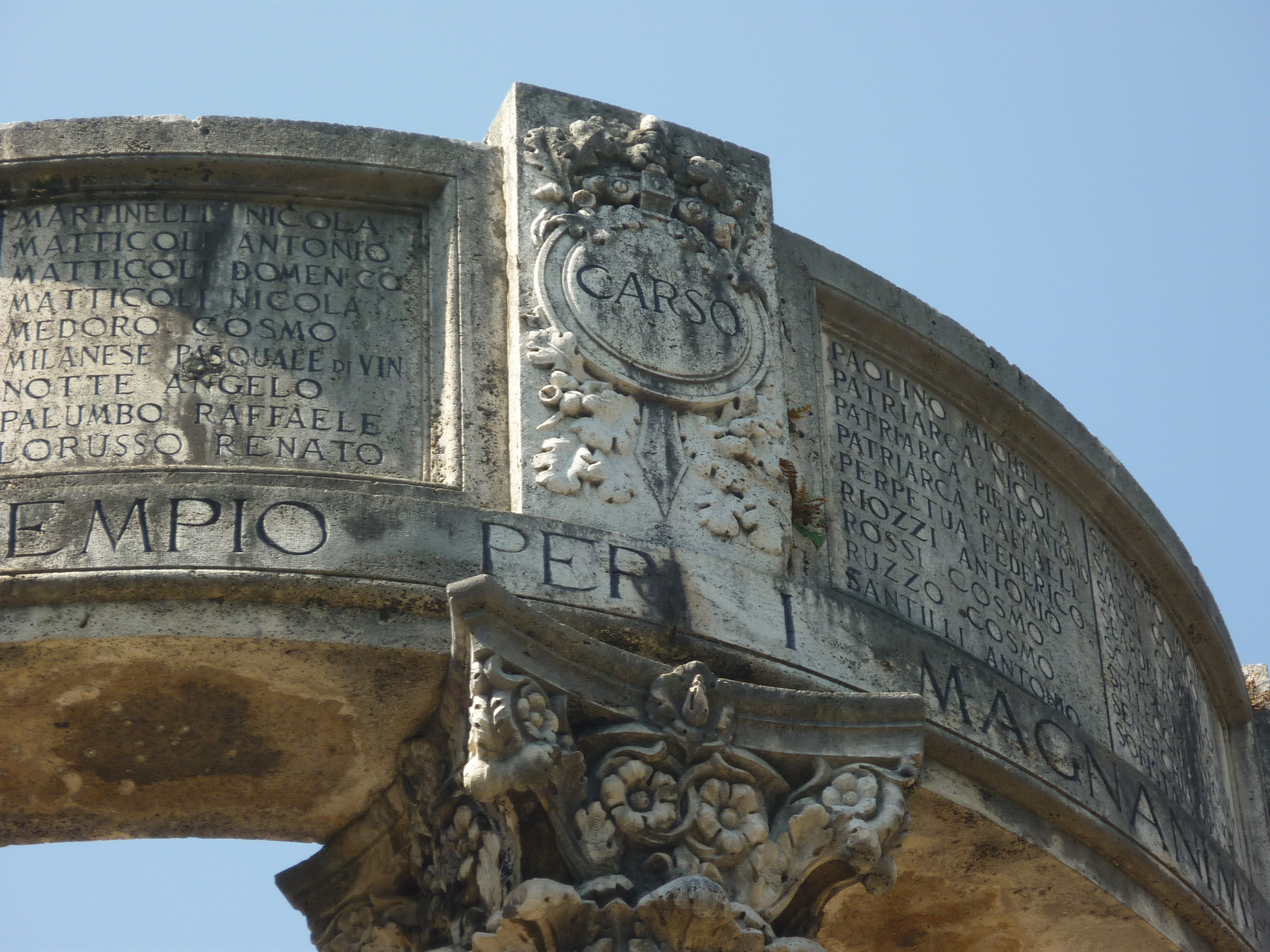 allegoria della Vittoria come donna vestita all'antica (monumento ai caduti - ad ara) - bottega molisana (sec. XX)