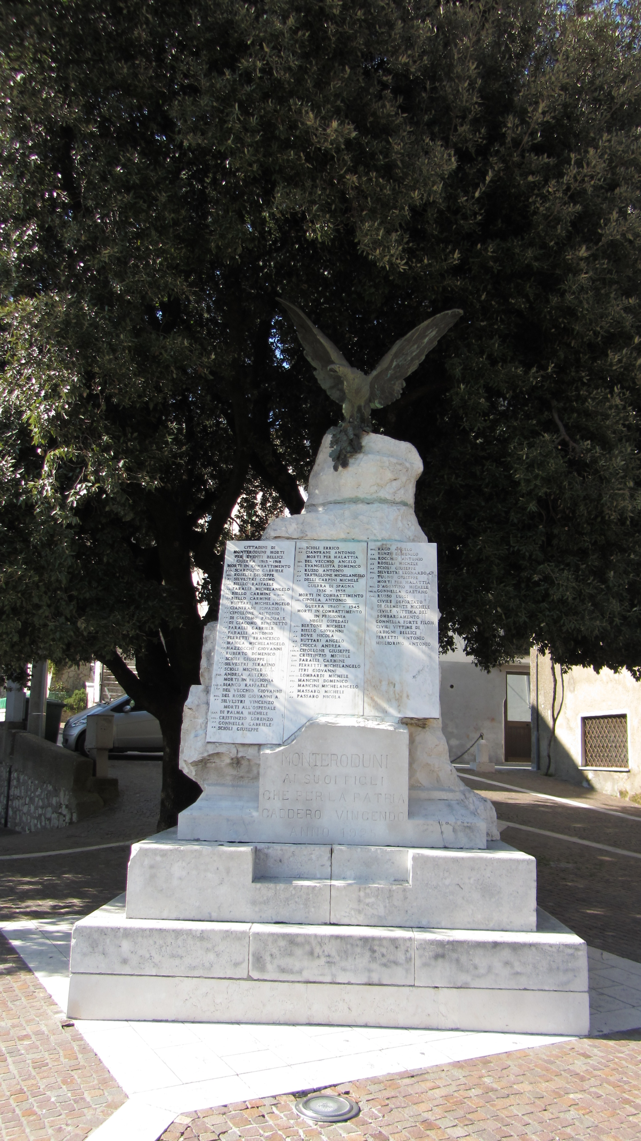 monumento ai caduti - a cippo, elemento d'insieme - bottega Italia meridionale (seconda metà sec. XX)