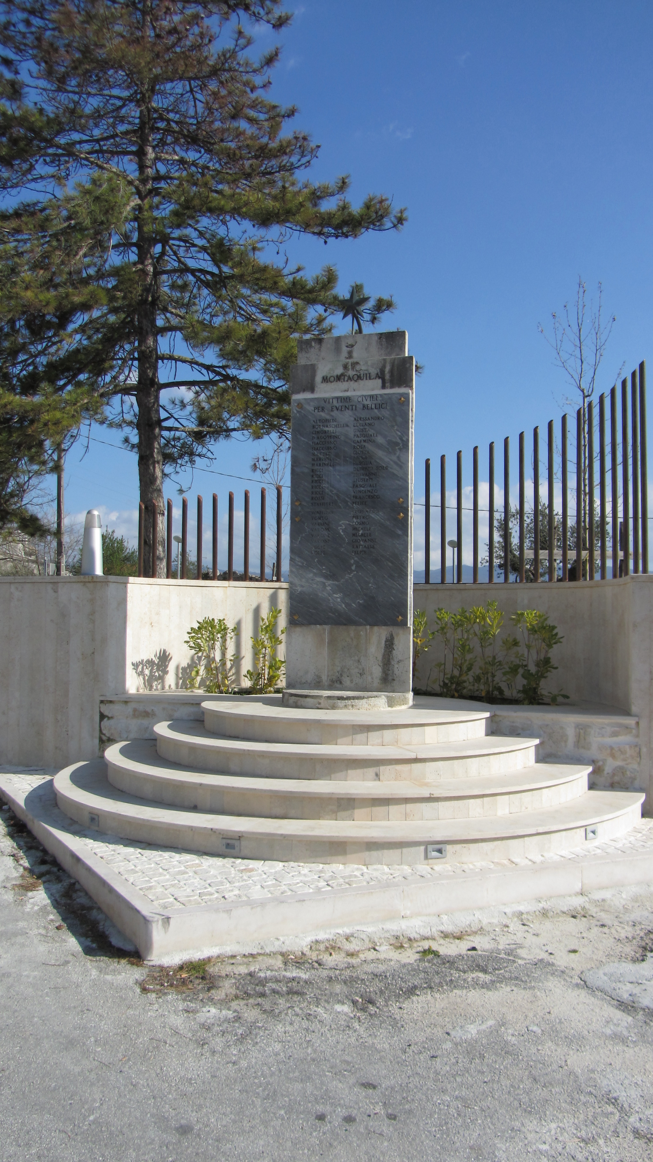 monumento ai caduti - a stele, opera isolata - bottega Italia centro-meridionale (seconda metà sec. XX)