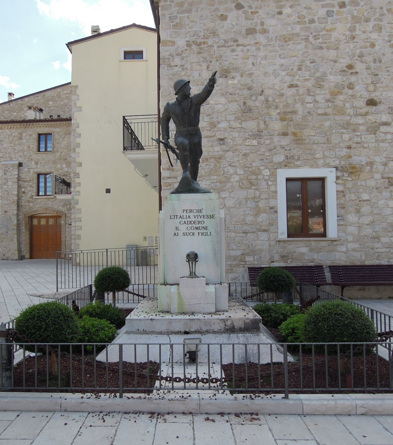 figura di soldato (monumento ai caduti - a cippo) - bottega Italia centro-meridionale (sec. XX)