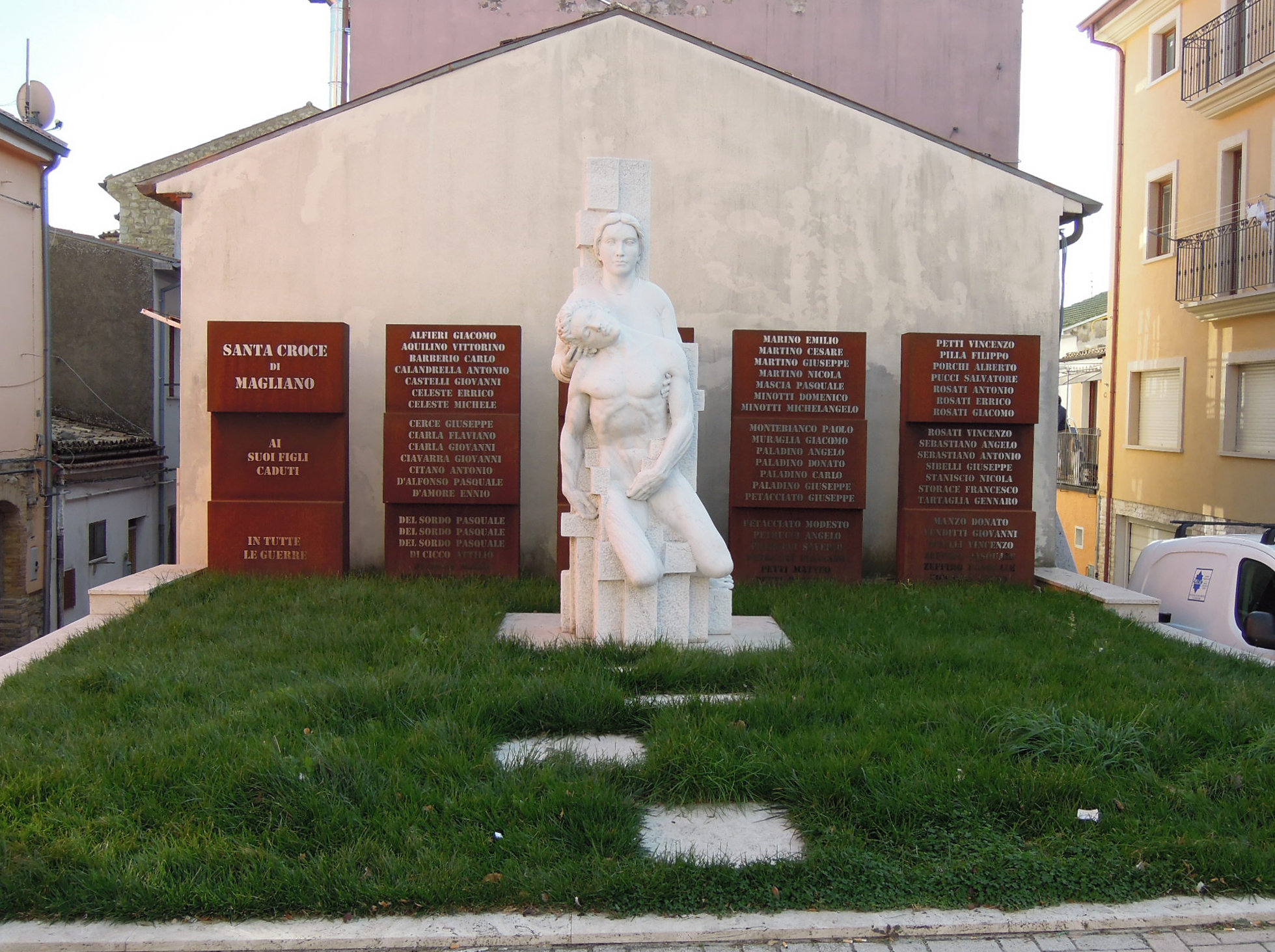 allegoria della morte del soldato (monumento ai caduti) di Giordano Antonio, Giordano Marianna (sec. XXI)