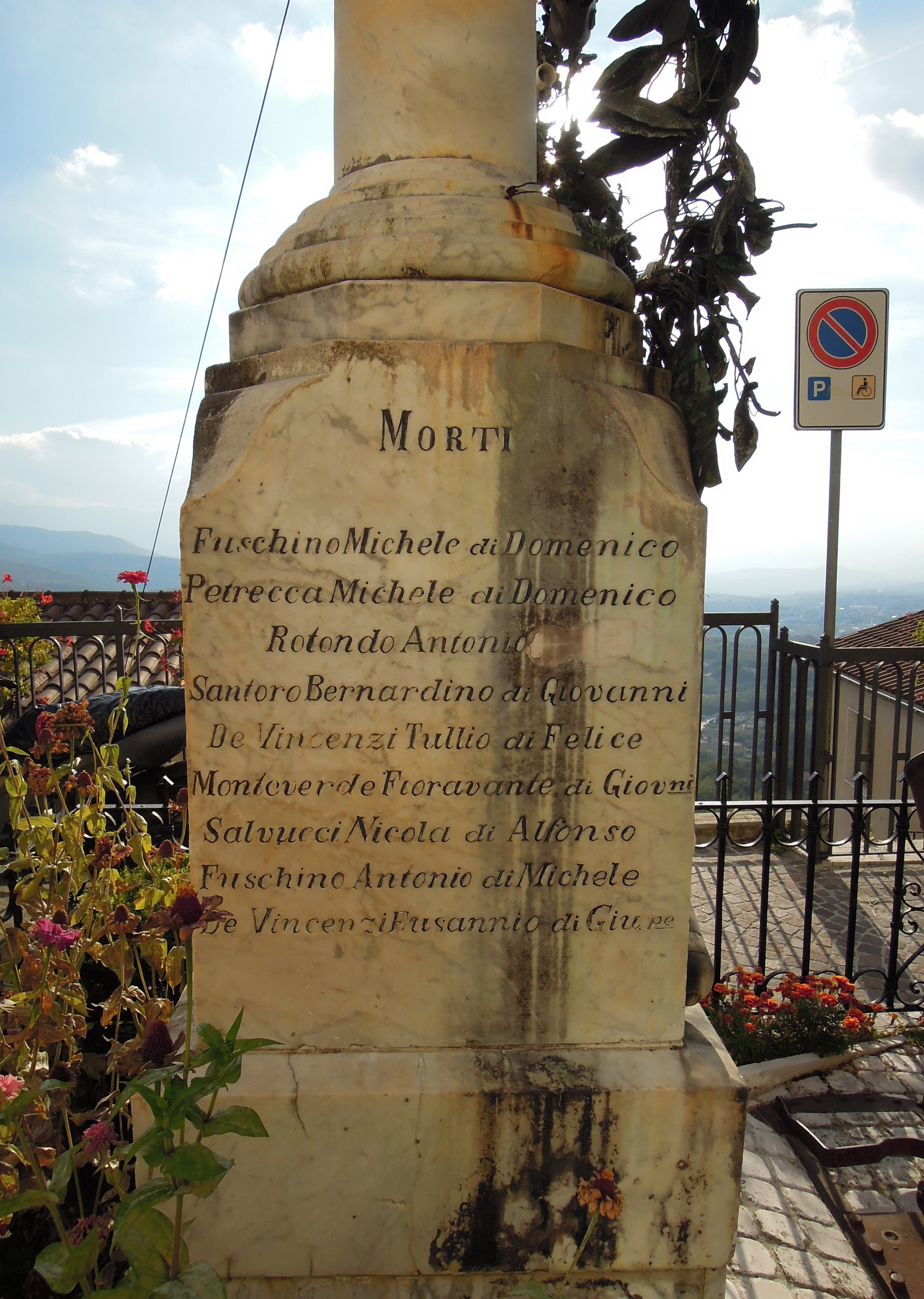 monumento ai caduti - a colonna spezzata - bottega Italia meridionale (sec. XX)