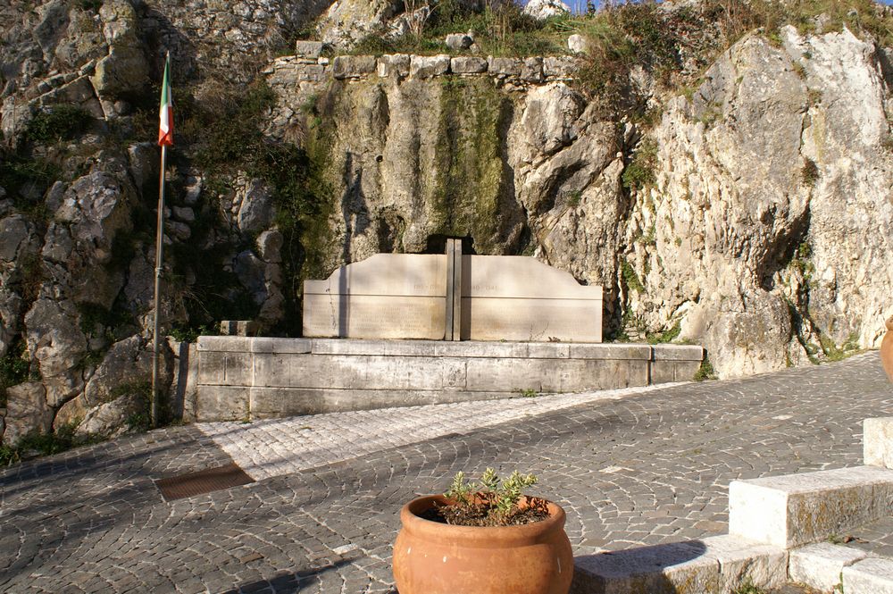 monumento ai caduti - a fontana - ambito molisano (fine XX)