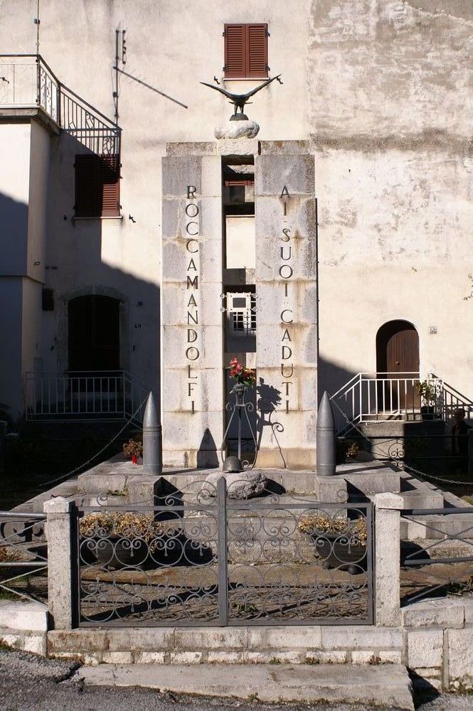 monumento ai caduti - a stele - bottega Italia centro-meridionale (terzo quarto XX)