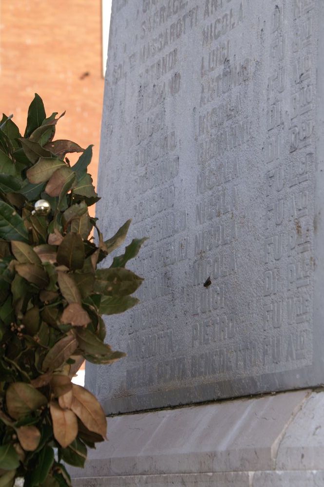 monumento ai caduti - a cippo - bottega Italia centro-meridionale (seconda metà XX)