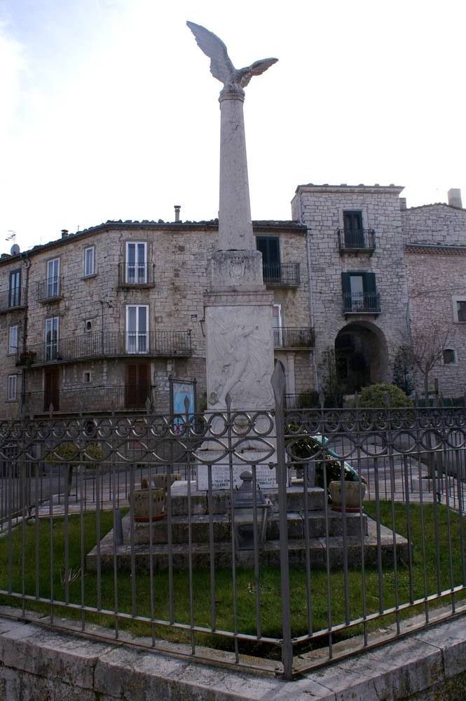 allegoria della Vittoria, allegoria del soldato come eroe antico (monumento ai caduti - ad obelisco) - bottega Italia centro-meridionale (XX)