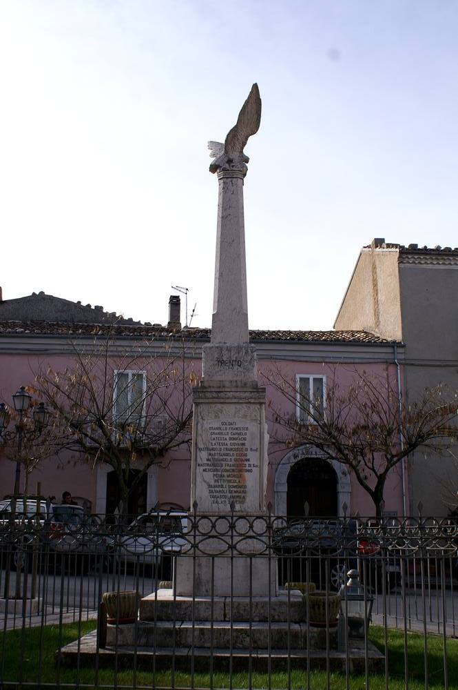 allegoria della Vittoria, allegoria del soldato come eroe antico (monumento ai caduti - ad obelisco) - bottega Italia centro-meridionale (XX)