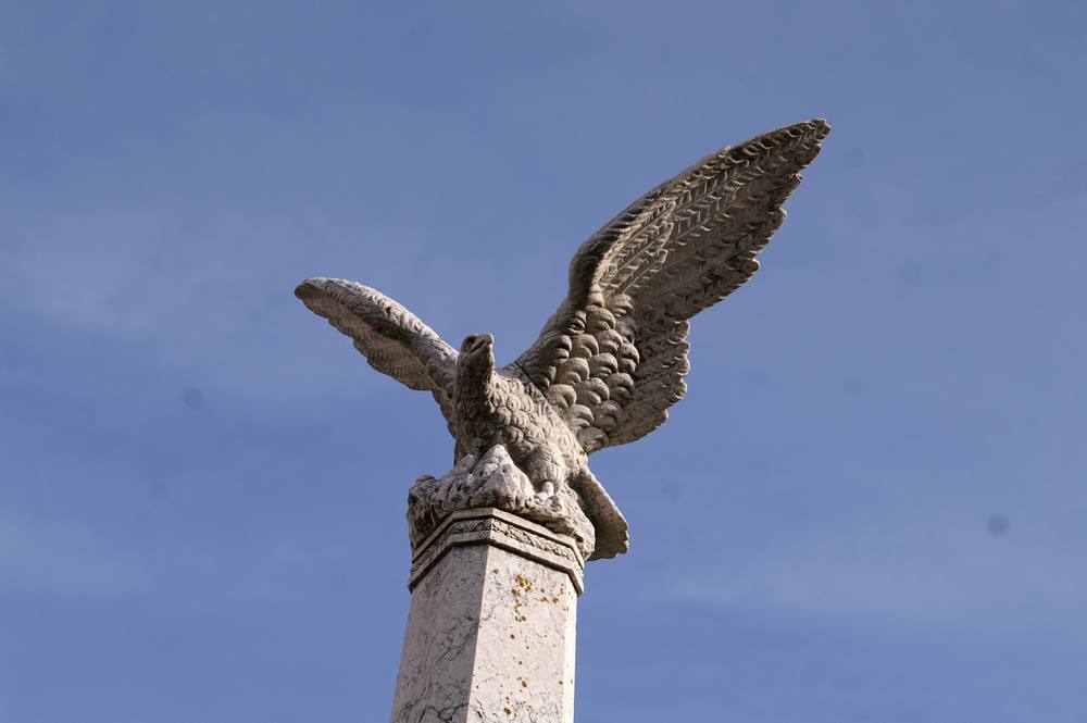 allegoria della Vittoria, allegoria del soldato come eroe antico (monumento ai caduti - ad obelisco) - bottega Italia centro-meridionale (XX)