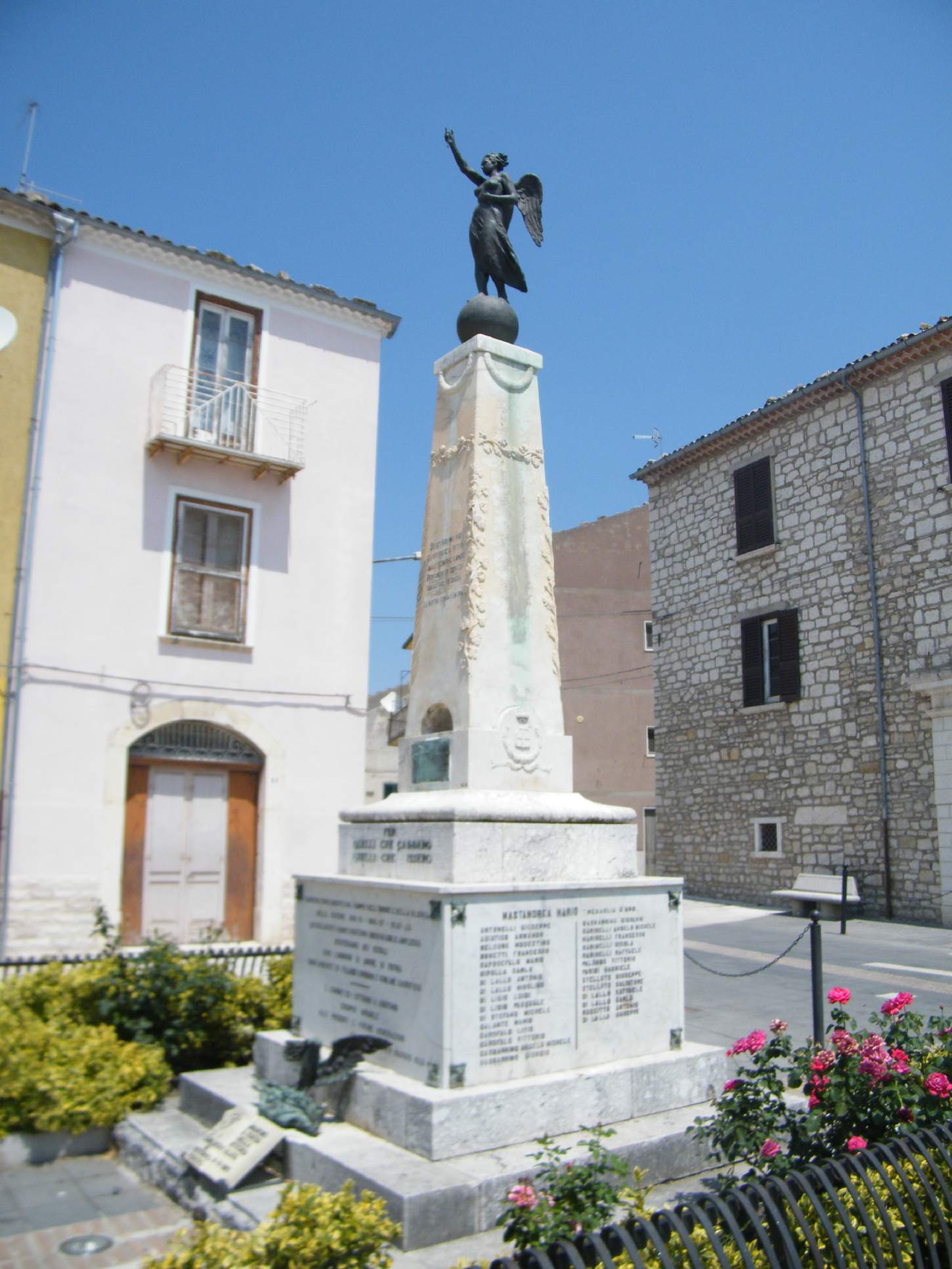 allegoria della Vittoria (monumento ai caduti) - bottega Italia centro-meridionale (sec. XX)