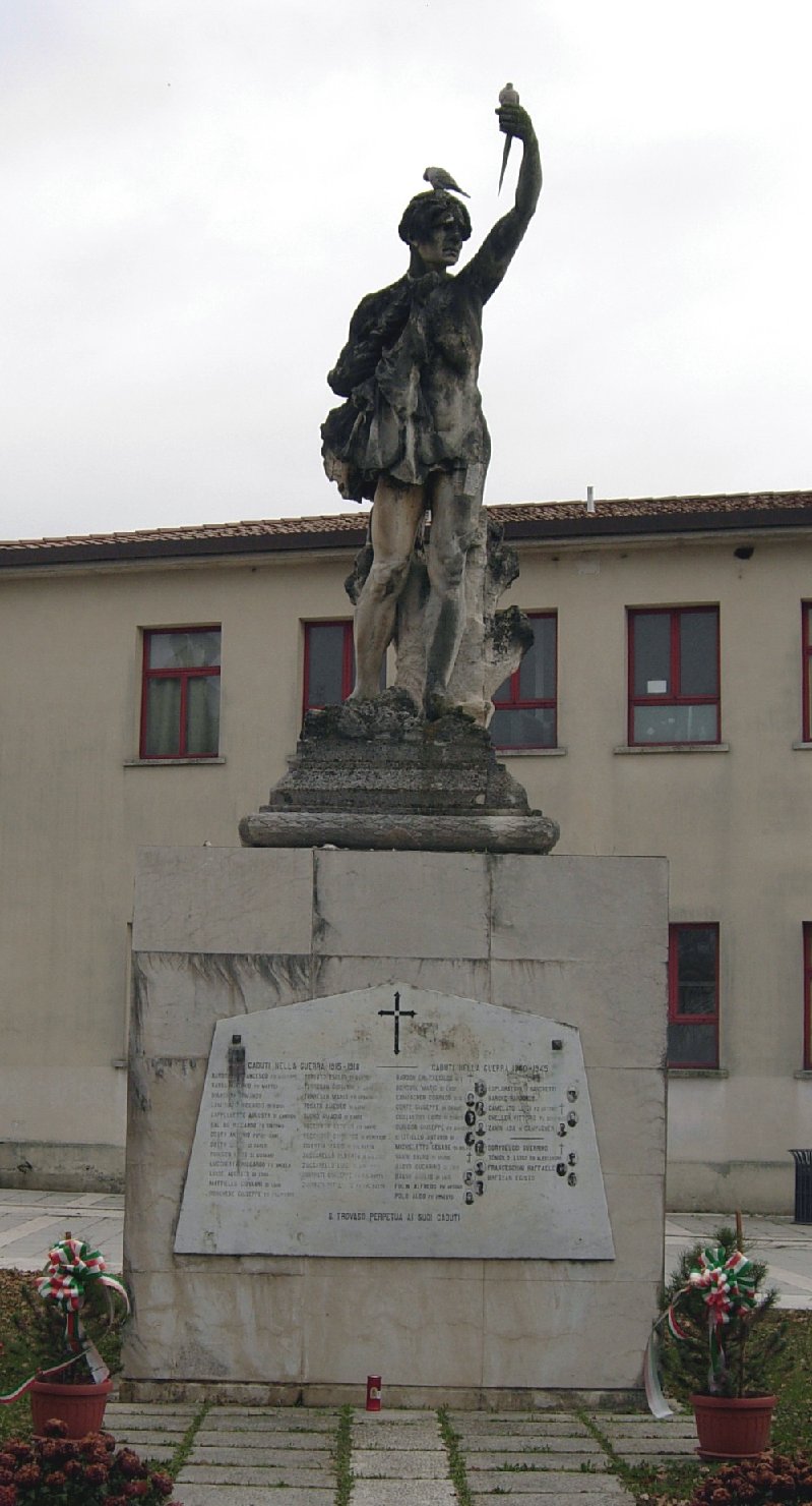 allegoria del soldato come eroe antico (monumento ai caduti - a cippo) di Rossetto Silvio (XX)