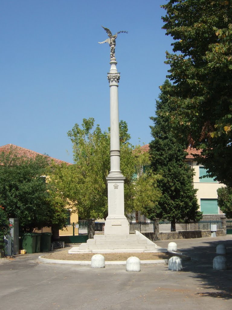 allegoria della Vittoria (monumento ai caduti - a colonna) di Veller, Carradore (XX)