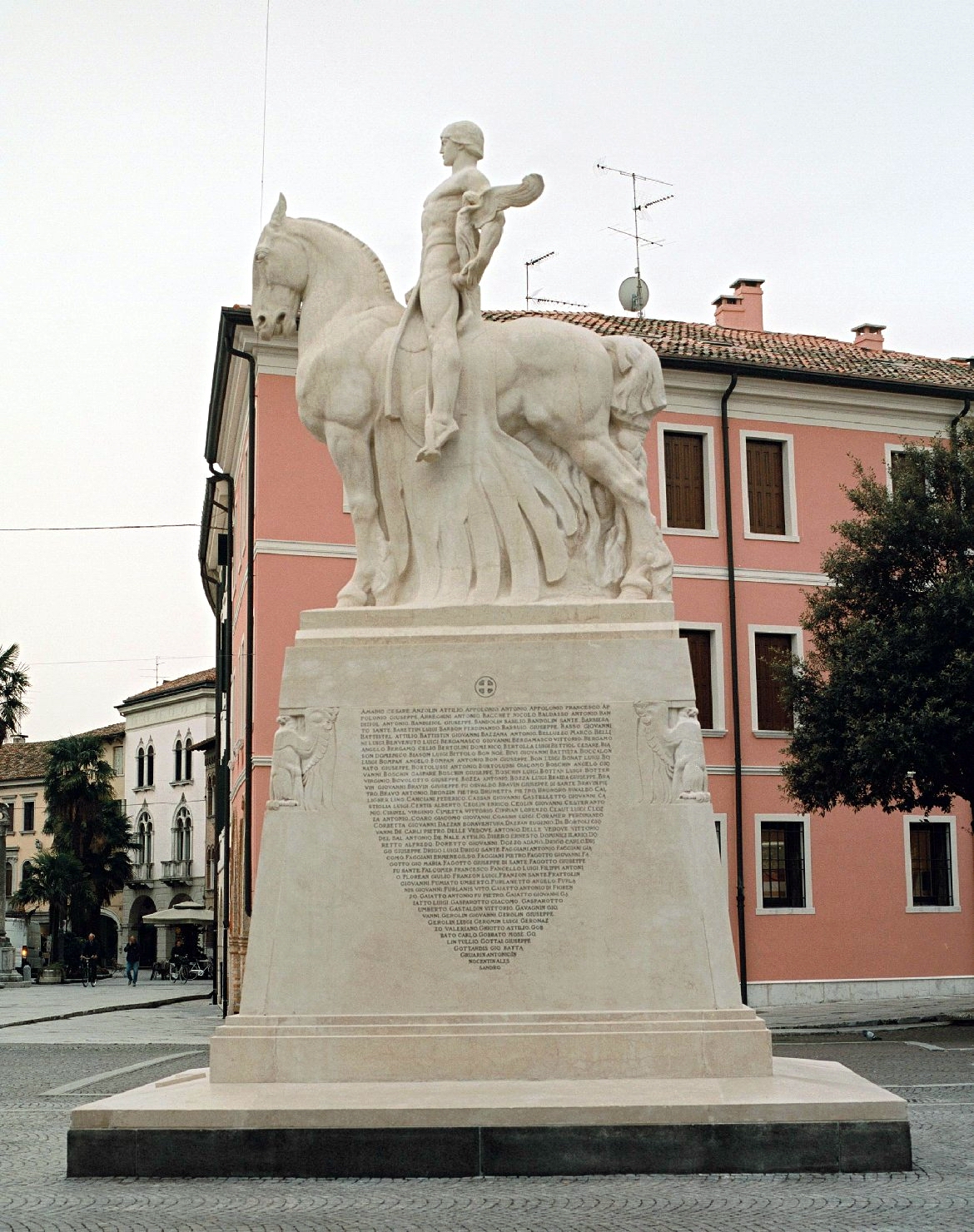 soldato dopo la battaglia (monumento ai caduti - a cippo) di Orsolini Gaetano (XX)
