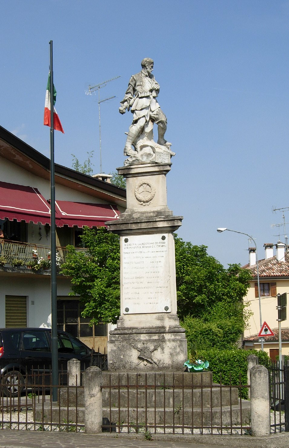 figura di soldato: fante (monumento ai caduti - a cippo) di Canova (ditta) (laboratorio) (XX)