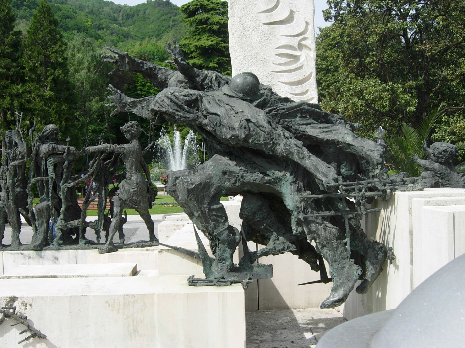composizioni simbolico-allegoriche (monumento ai caduti - ad emiciclo) di Murer Augusto (XX)