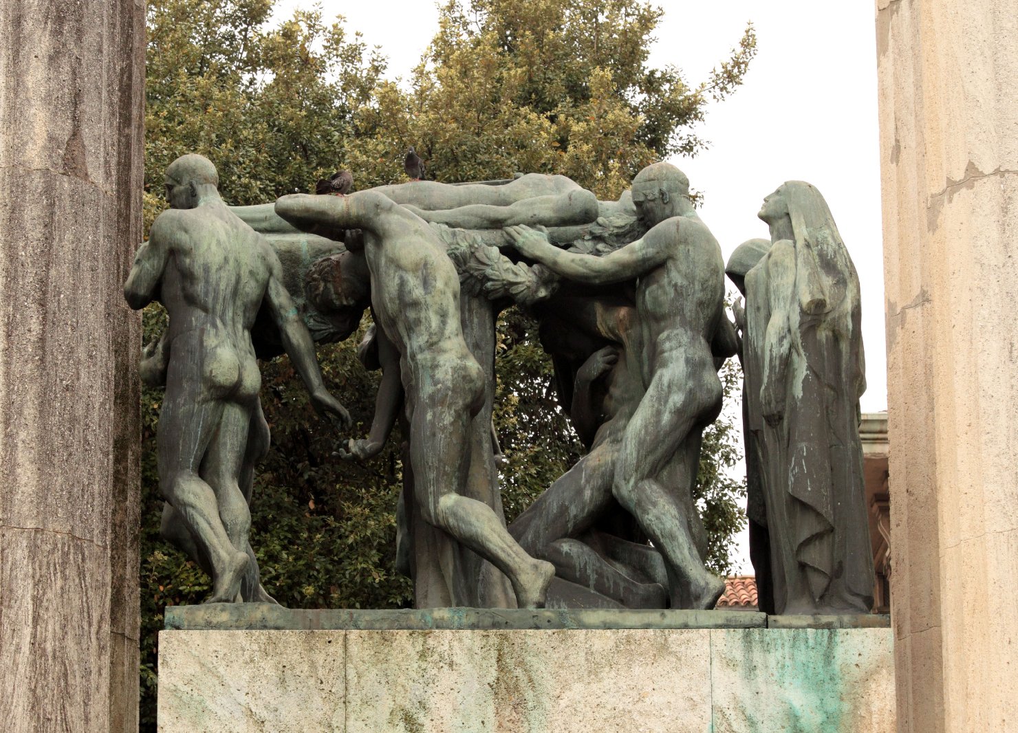 Gloria, corteo funebre per i caduti in guerra (monumento ai caduti - a colonna spezzata) di Stagliano Arturo (XX)