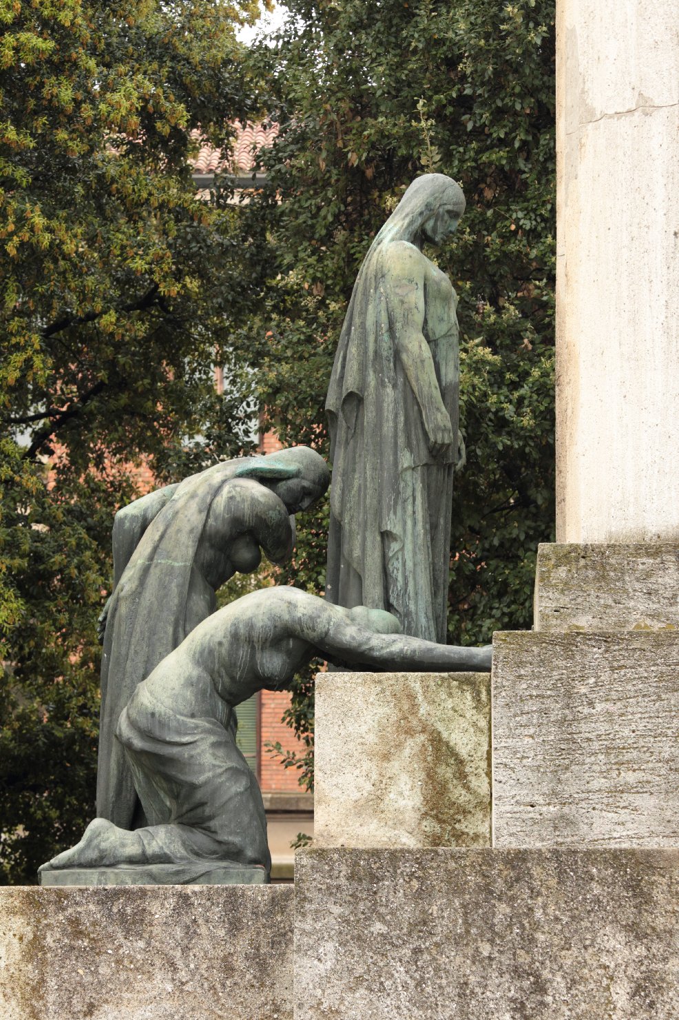 Gloria, corteo funebre per i caduti in guerra (monumento ai caduti - a colonna spezzata) di Stagliano Arturo (XX)