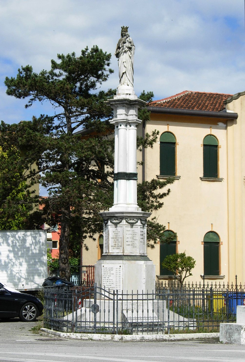 Madonna col Bambino (monumento ai caduti - a colonna) - ambito veneto (XX)