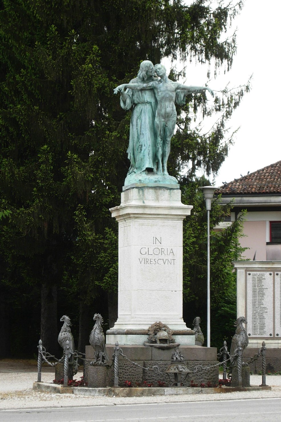 La resurrezione dell'Eroe, allegoria della morte del soldato (monumento ai caduti - a cippo) di De Lotto Annibale, Rizzarda Carlo (XX)