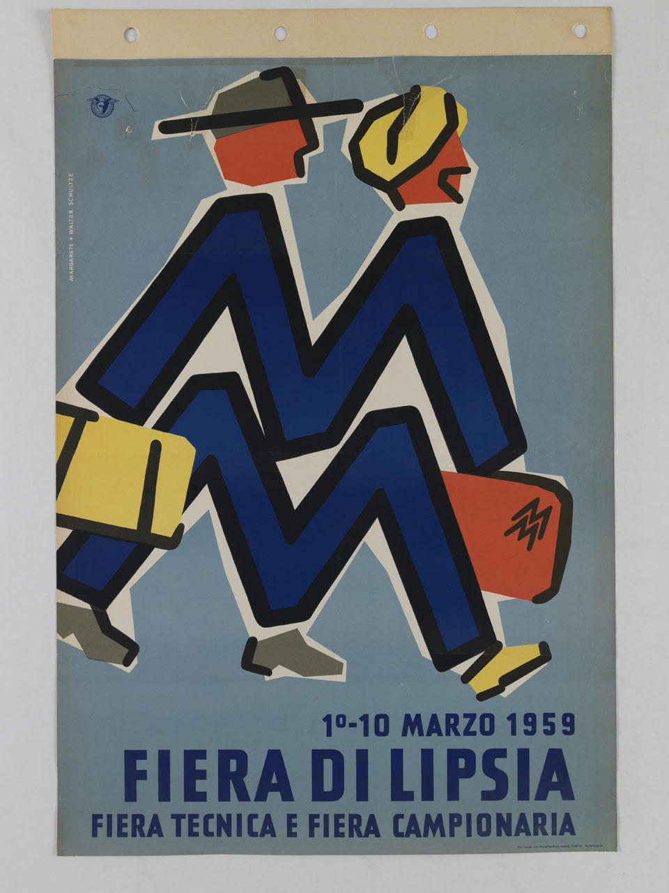 due uomini con cappello e turbante camminano portando una valigia e dando origine a due lettere M intrecciate (manifesto) di Schultze Margarete, Schultze Walter (sec. XX)