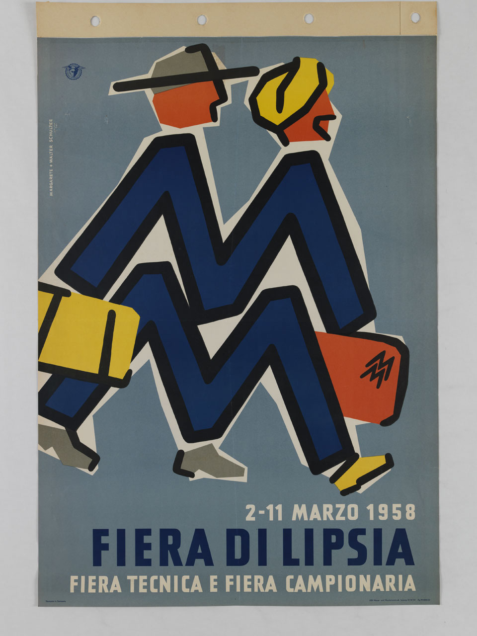 due uomini con cappello e turbante camminano portando una valigia e dando origine a due lettere M intrecciate (manifesto) di Schultze Margarete, Schultze Walter (sec. XX)