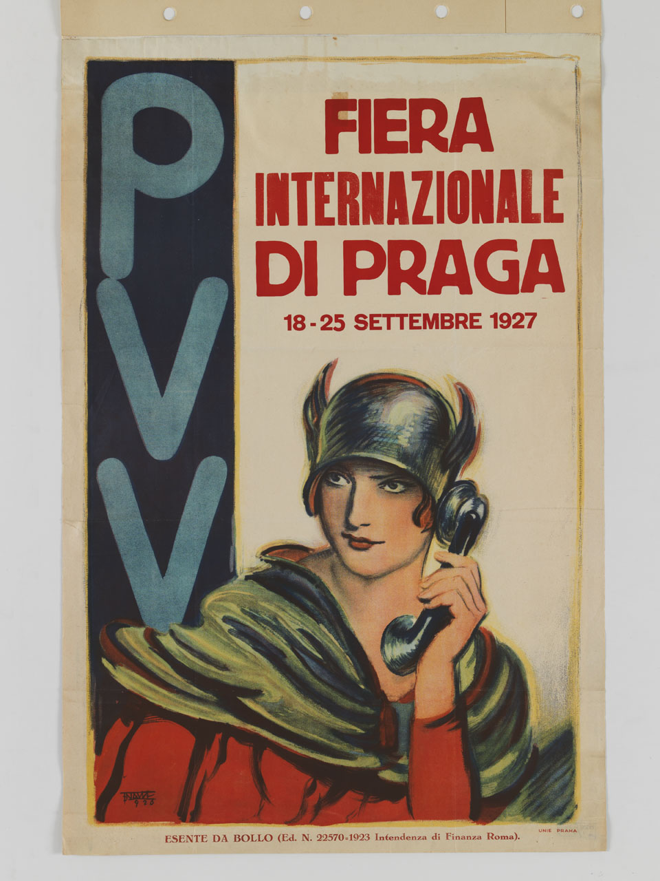 donna con elmetto alato accosta all’orecchio la cornetta del telefono (manifesto) di Naske Frantisek Xaver (sec. XX)