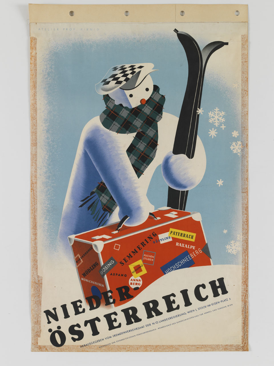 pupazzo di neve con sciarpa e berretto porta una valigia e un paio di sci (manifesto) di Kirnig Paul, Atelier Kirnig (sec. XX)