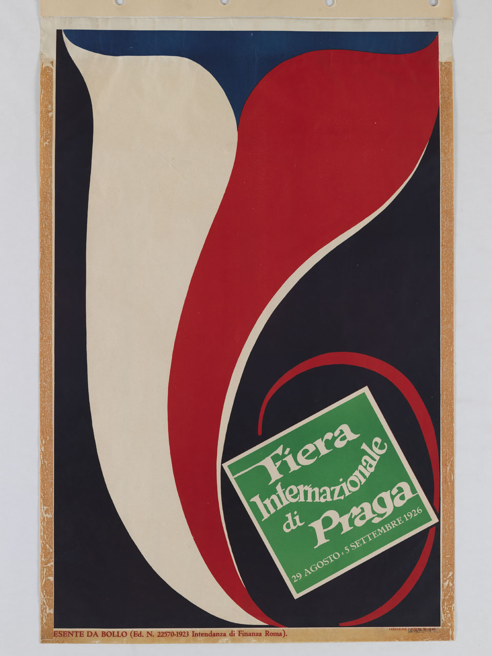 stendardo con i colori della bandiera cecoslovacca si arriccia intorno alla pubblicità di una fiera (manifesto) - ambito praghese (sec. XX)