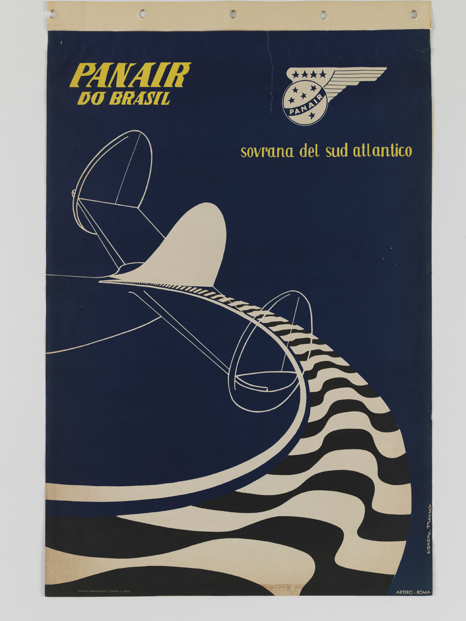 scia a fasce bianche e nere e coda di aeroplano stilizzato su sfondo blu (manifesto) di Marrosu T - ambito romano (sec. XX)
