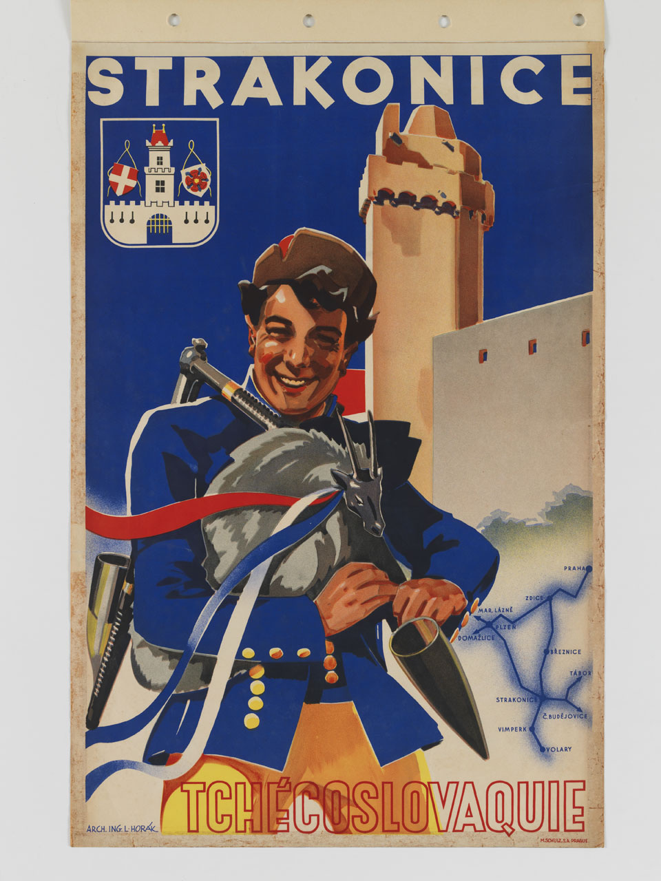 suonatore di cornamusa sorridente sullo sfondo del castello di Strakonice (manifesto) di Horak Ladislav (sec. XX)